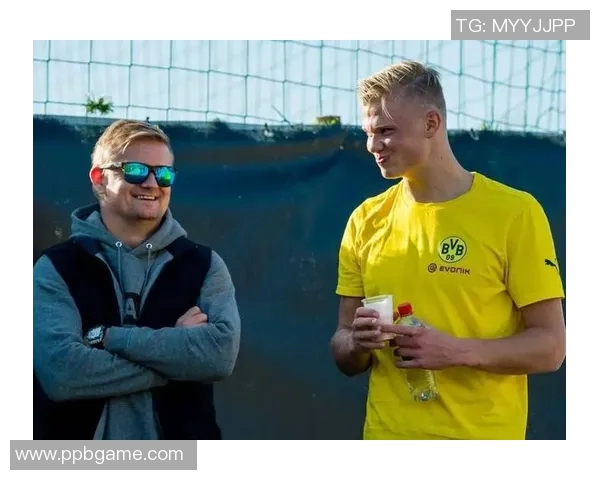 国外足球明星三人孩子成长轨迹揭秘家庭生活与父子关系背后的故事